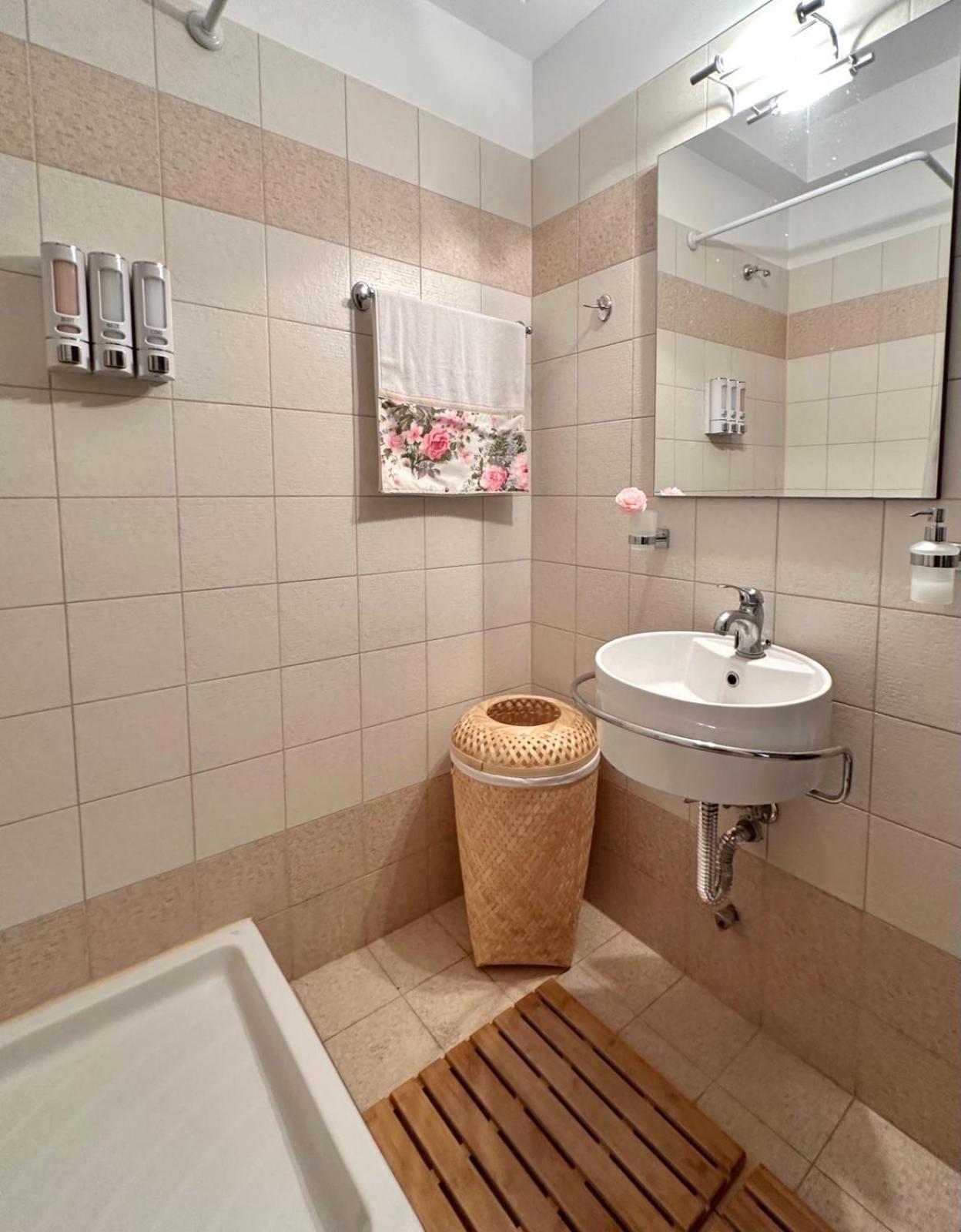 Allure Center 2bdr Apartment